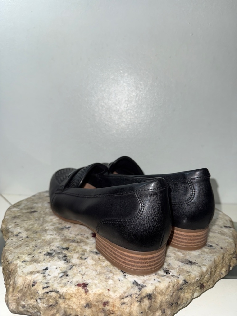 Clarks Juliet Aster Black Leather Loafers Sleek Comfort Low Block Heel Sz 8.5 - Picture 8 of 16